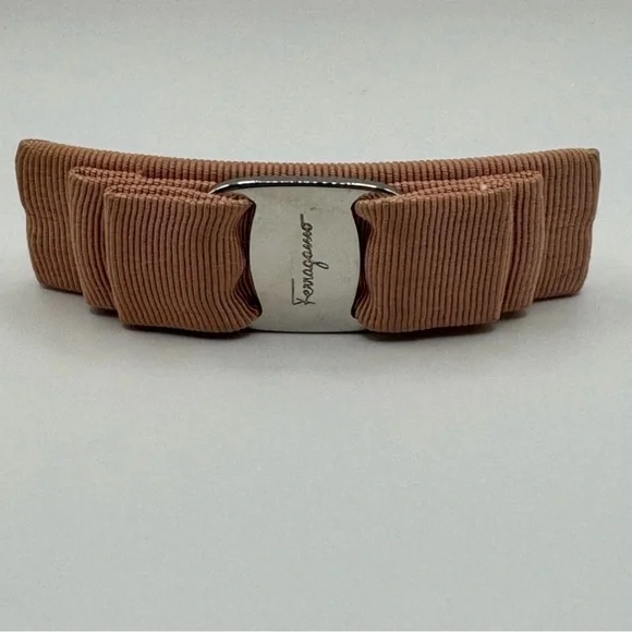 Ferragamo Pink Bow Hair Clip - Picture 2 of 7